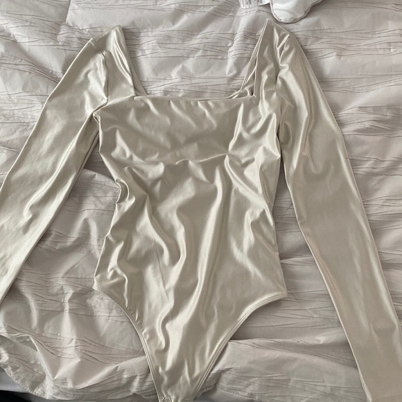 ARITZIA BABATOON BODY SUIT - Picture 1 of 4